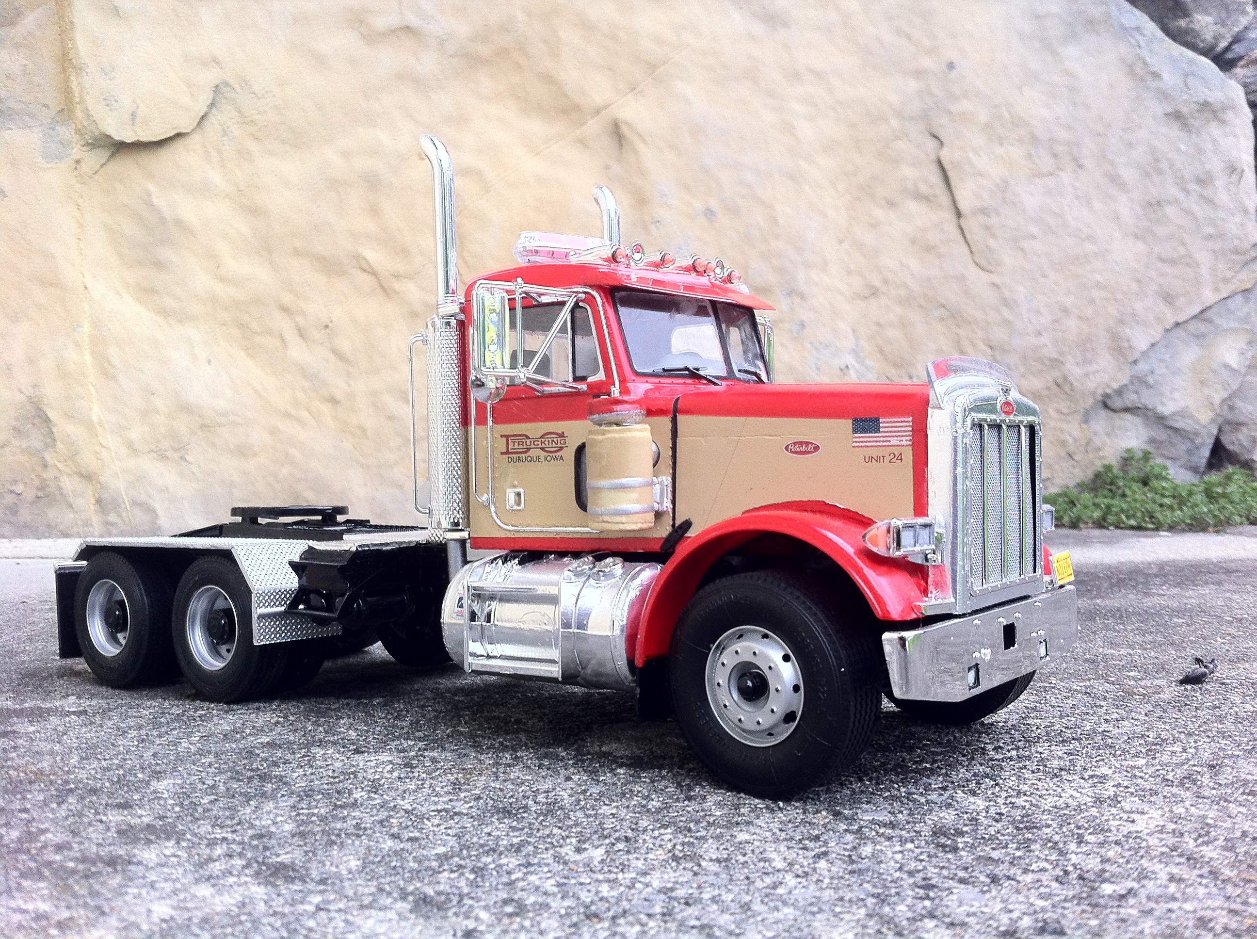 Peterbilt 359 'California Hauler' Truck Model Kit