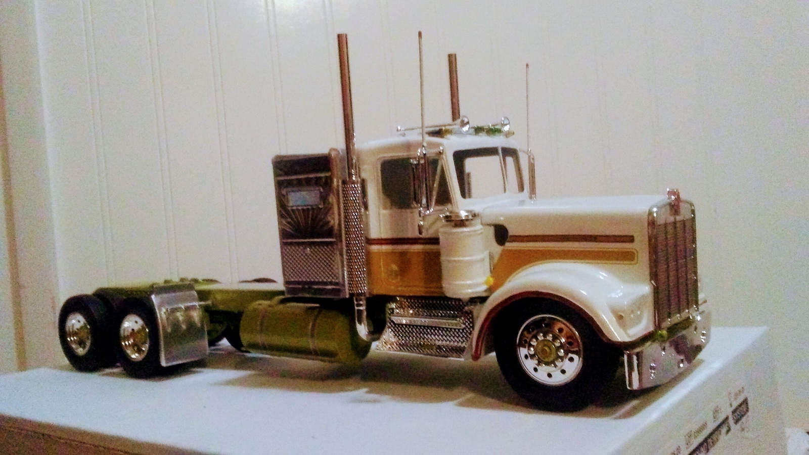 Something different from a snap together kenworth kit