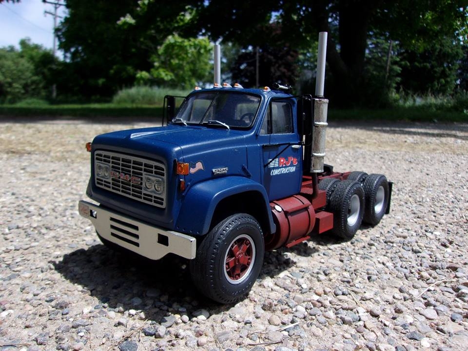 GMC 9500 Tandem Tractor