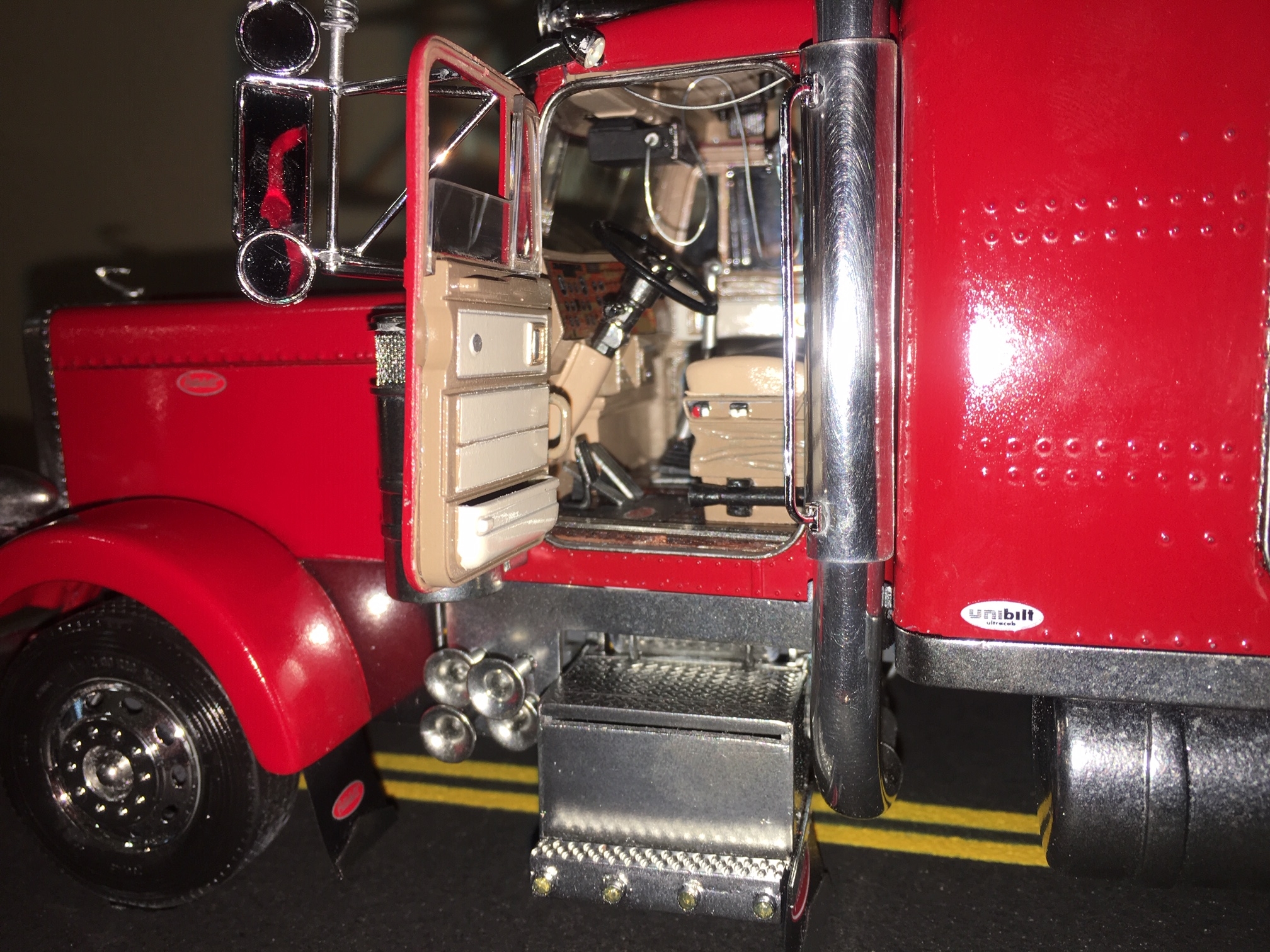 Model Truck Builder .com