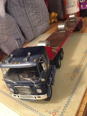 Chevy cabover with Fruehauf flatbed