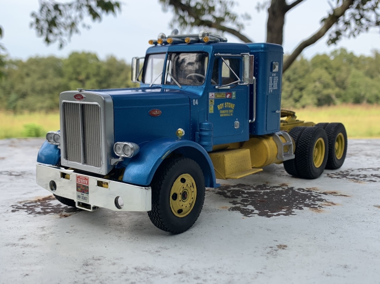 Peterbilt 358 twin stick 1100 cab