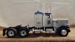 Revell Peterbilt 359 12 14 20 9.jpg